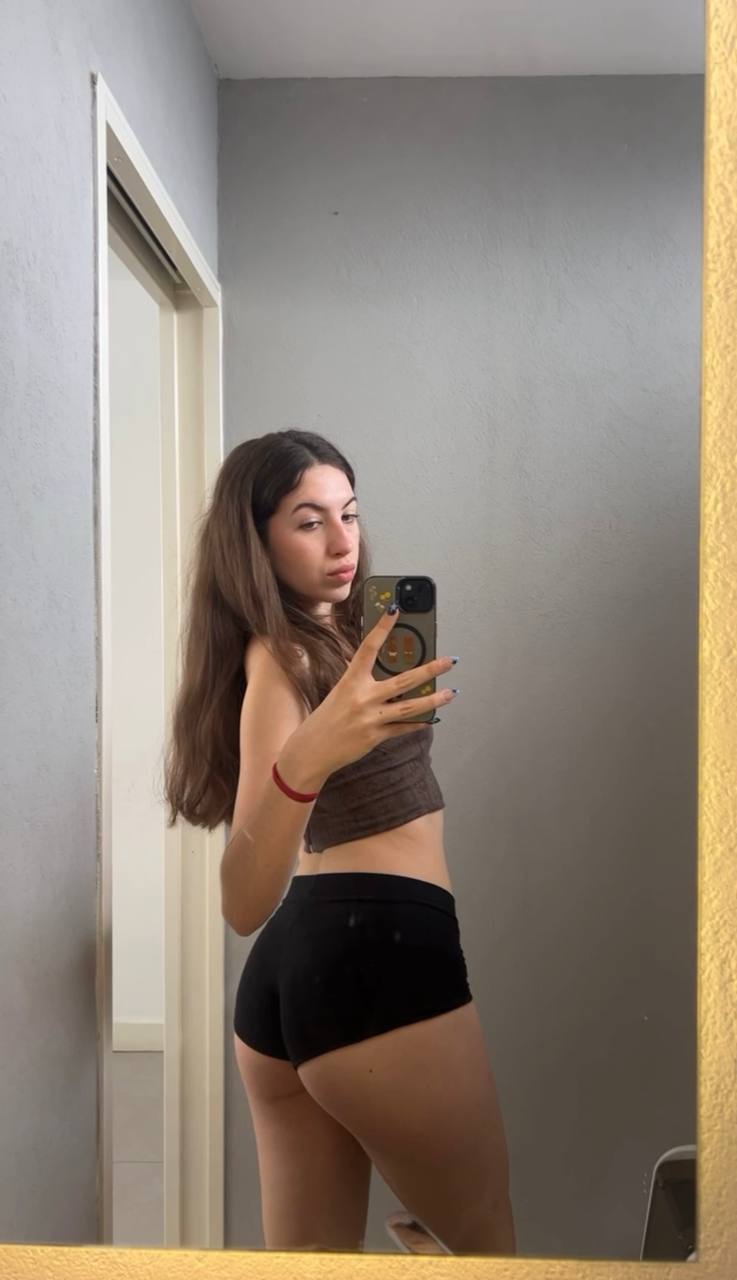 Amber in her underwear in Semarang