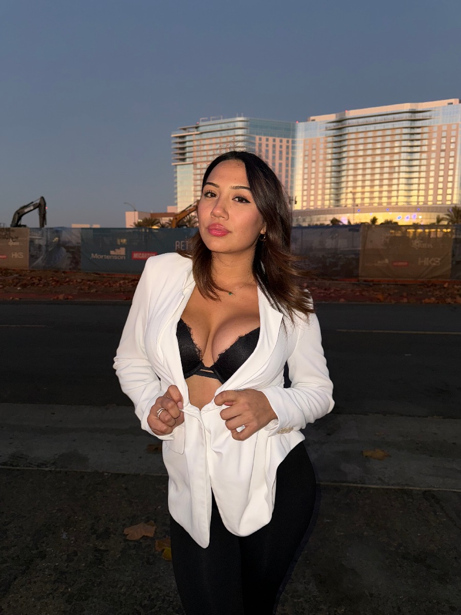 Take a pause and enjoy Ali Cruz — streaming from Semarang