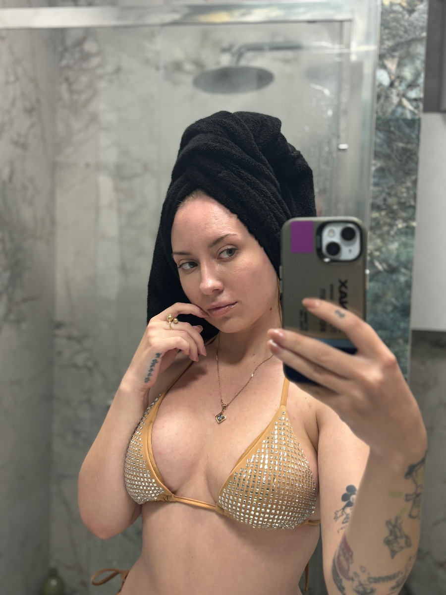 Nude girl KateV in Semarang