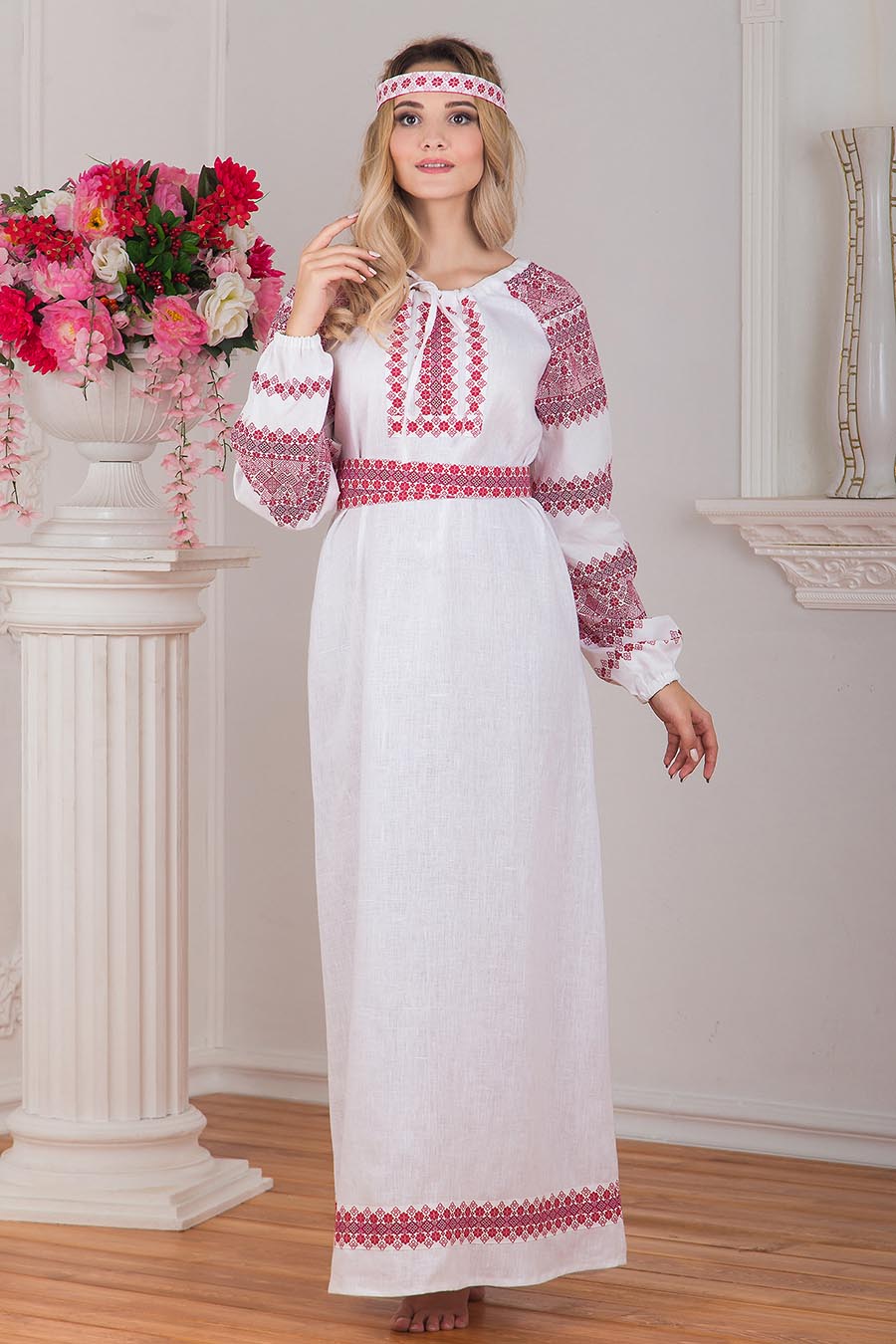 Women in Slavic costumes in Semarang