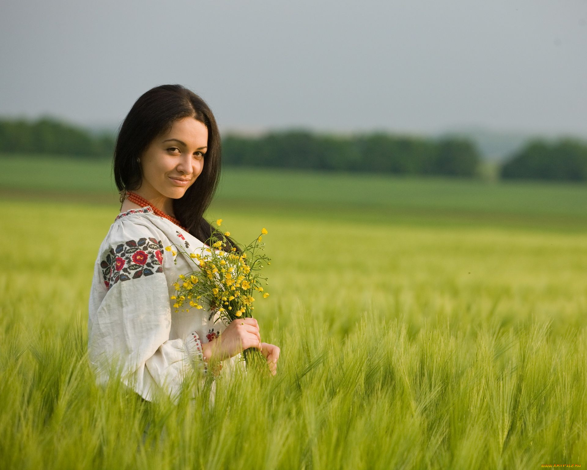 Women in Slavic costumes in Semarang