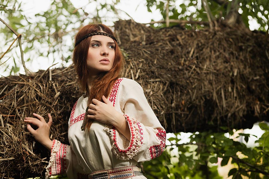 Women in Slavic costumes in Semarang