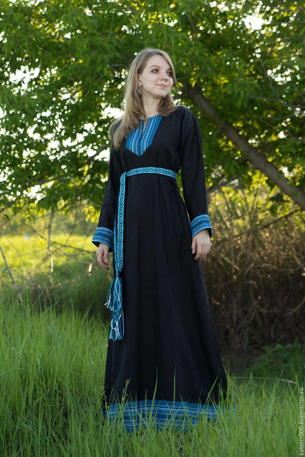 Women in Slavic costumes in Semarang