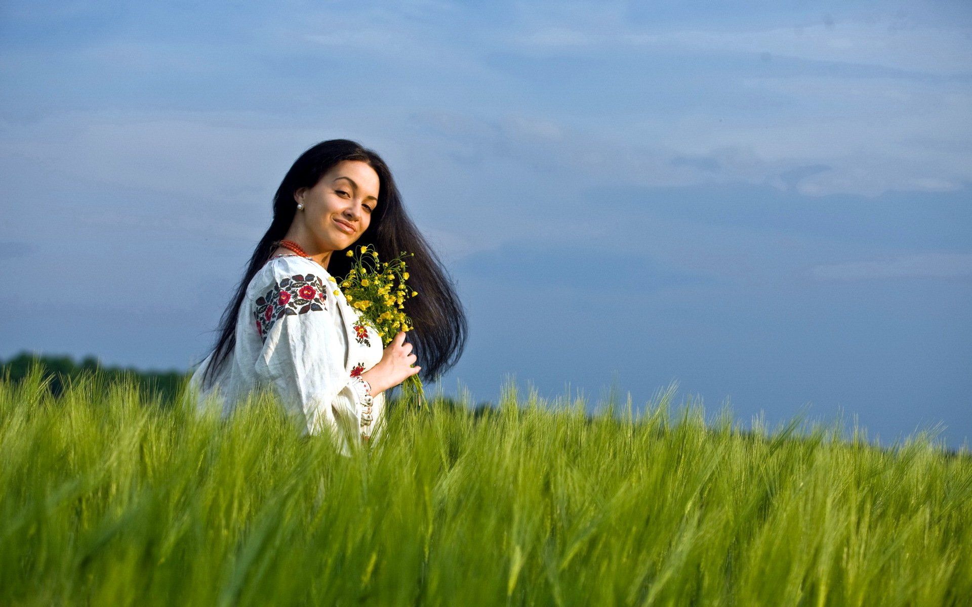 Girls in Slavic costumes in Semarang