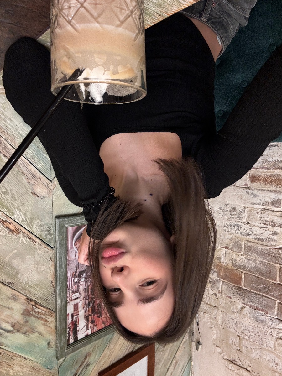 Fresh photos, fresh mood — Tina online in Semarang